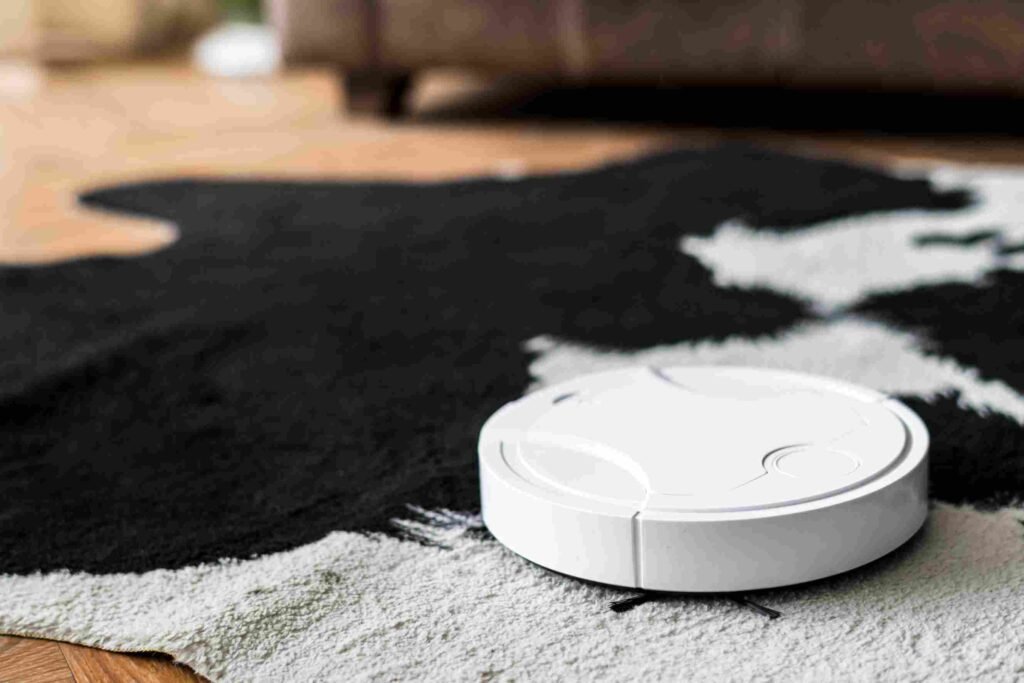 Climbs onto carpets smoothly while maintaining strong suction.